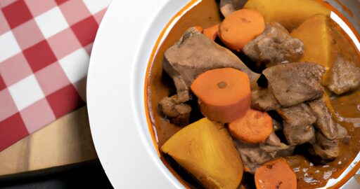 Tradiční guláš s knedlíkem