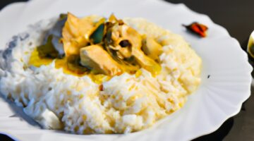 Korma z kuřecího masa s rýží