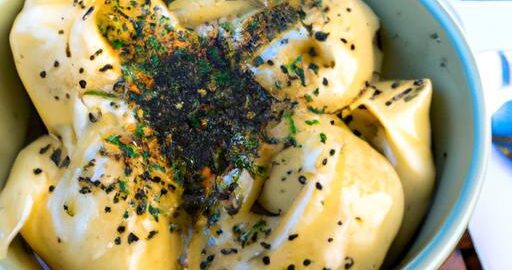 Tradiční žemlový knedlík s omáčkou