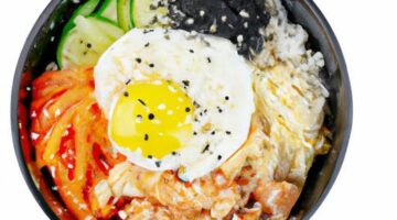 Korejské bibimbap s kuřecím masem