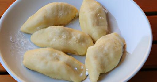 Knedlíky naplněné uzeným s jablečným pyré