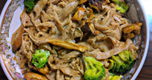 Ořechový kuřecí nudle s brokolicí