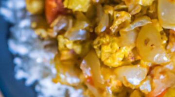 Veganské aloo gobi s rýží
