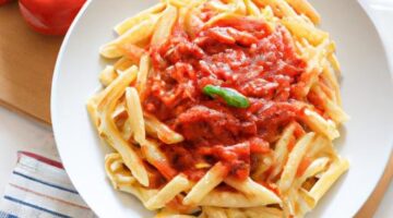 Těstoviny s rajskou omáčkou