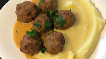 Křehké karbanátky s bramborovým pyré