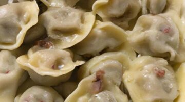 Vařené knedlíky s uzeným masem