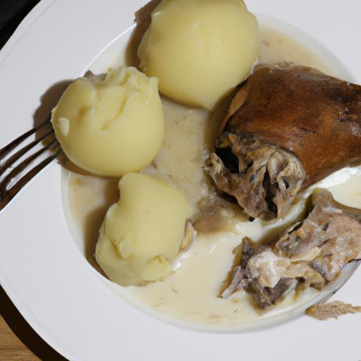 Staročeský pečený králík s knedlíkem